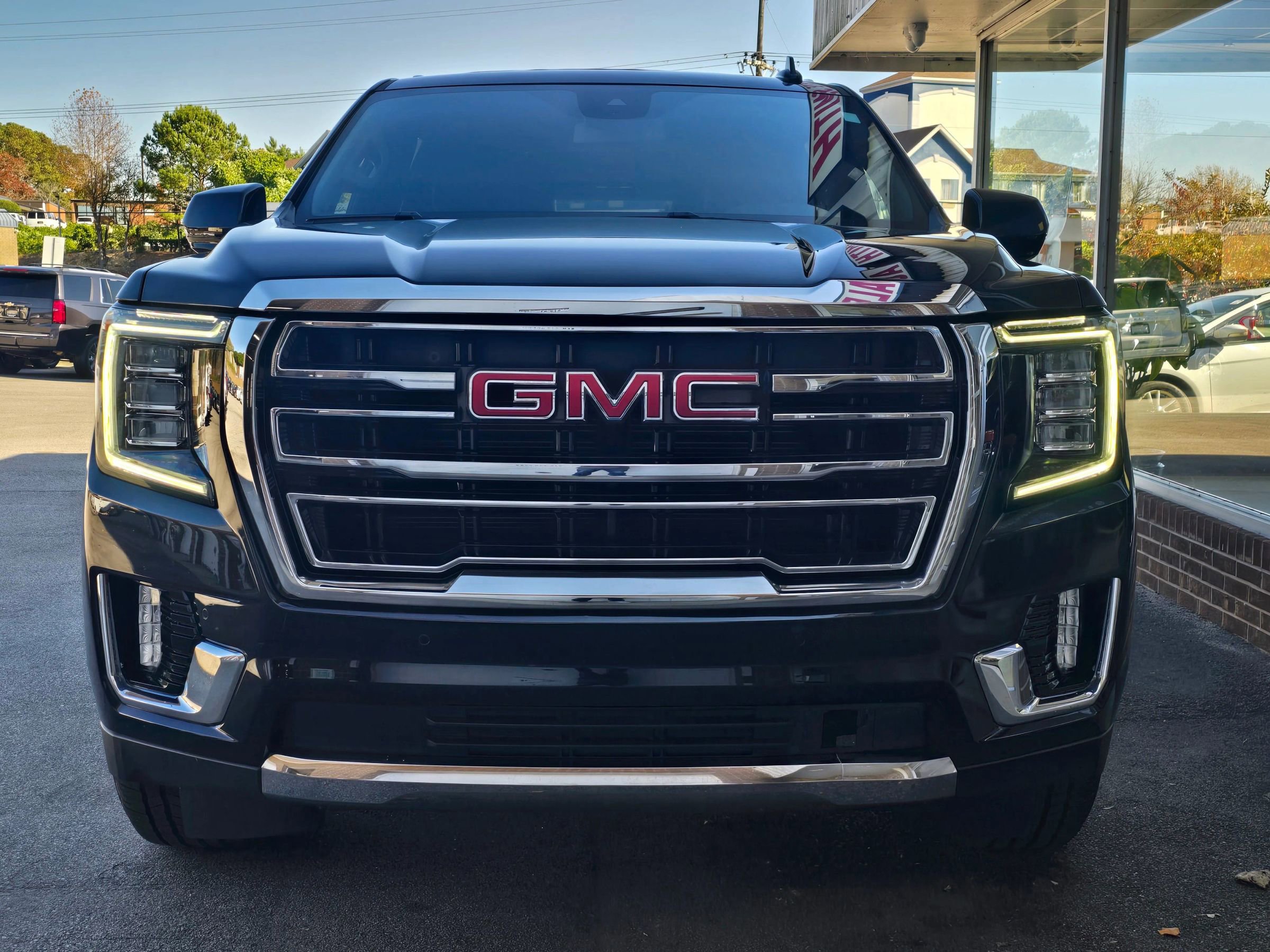 Used 2023 GMC Yukon XL SLT AWD/4WD image 4