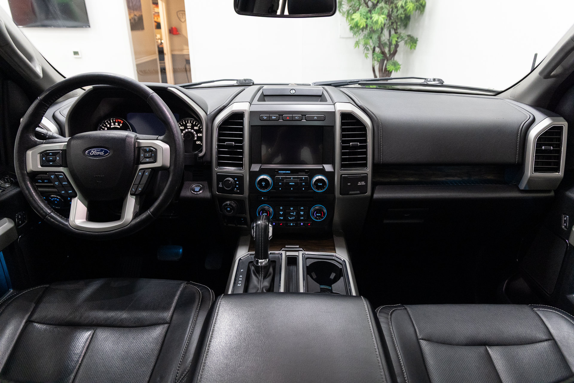 Used 2018 Ford F150 Lariat w/ Equipment Group 502A Luxury AWD/4WD image 5