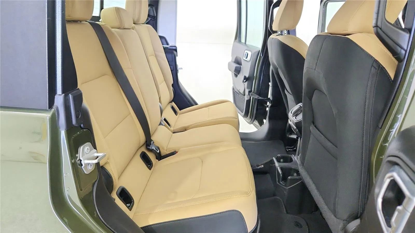 Used 2022 Jeep Gladiator Sport w/ Trailer Tow Package AWD/4WD image 36