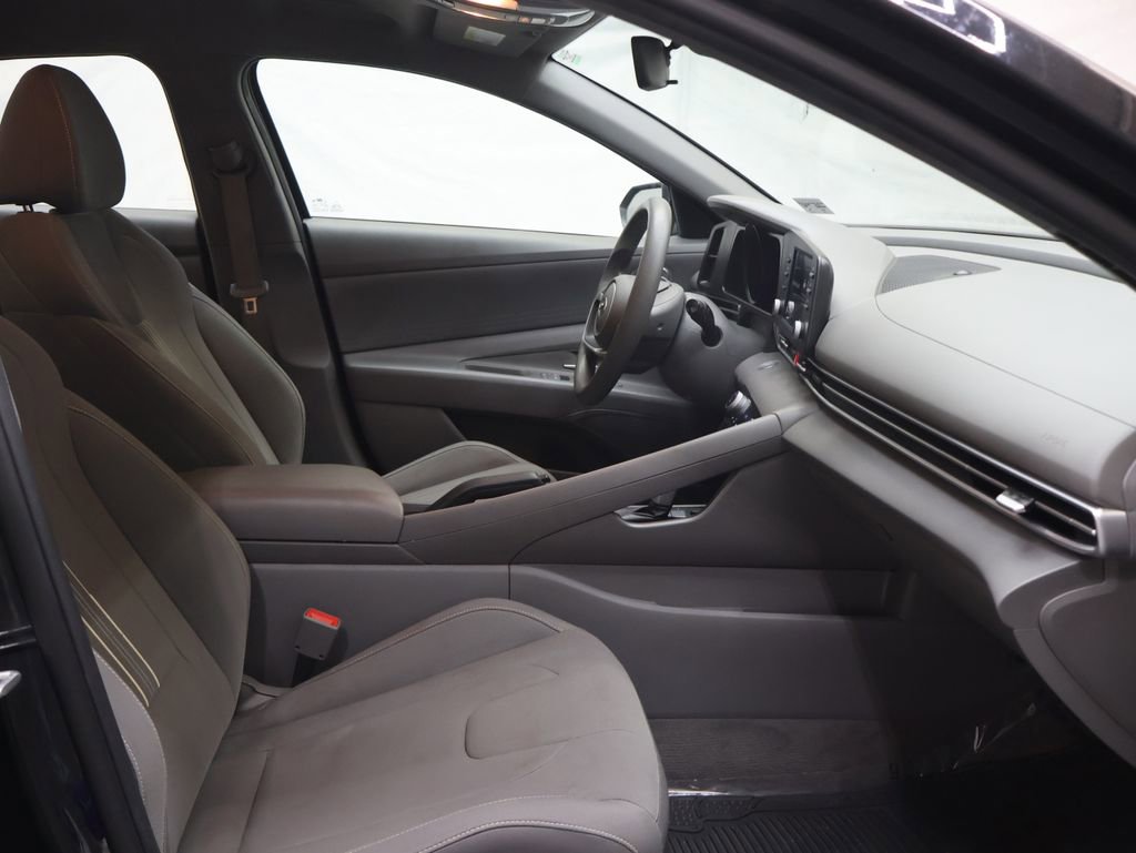 Used 2022 Hyundai Elantra SEL FWD image 9