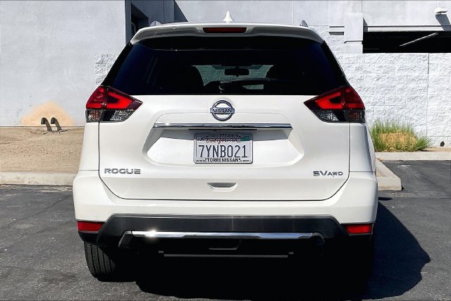 Used 2017 Nissan Rogue SV AWD/4WD image 3
