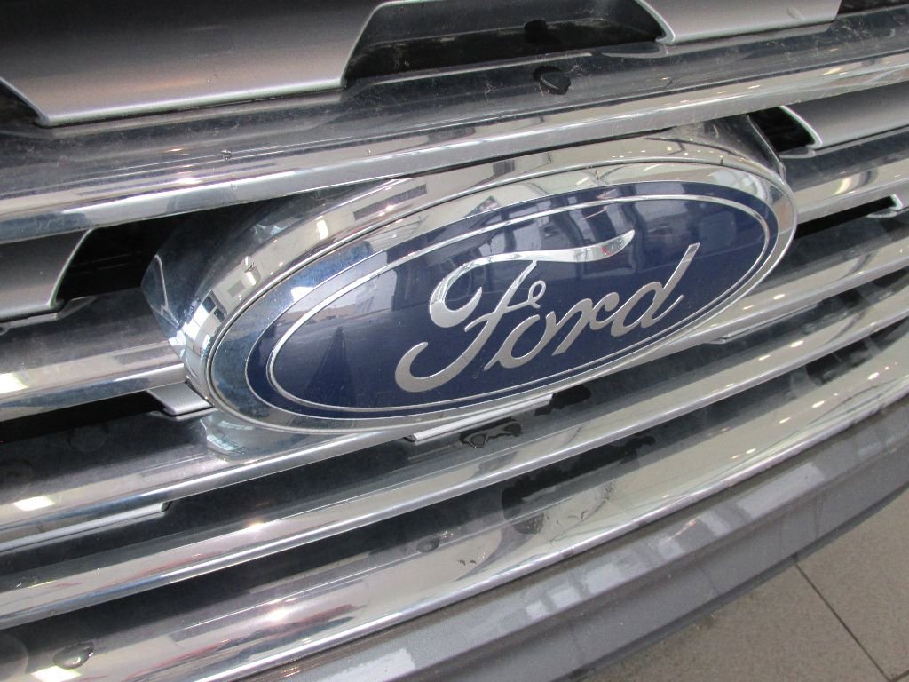 Used 2022 Ford Edge Titanium image 9