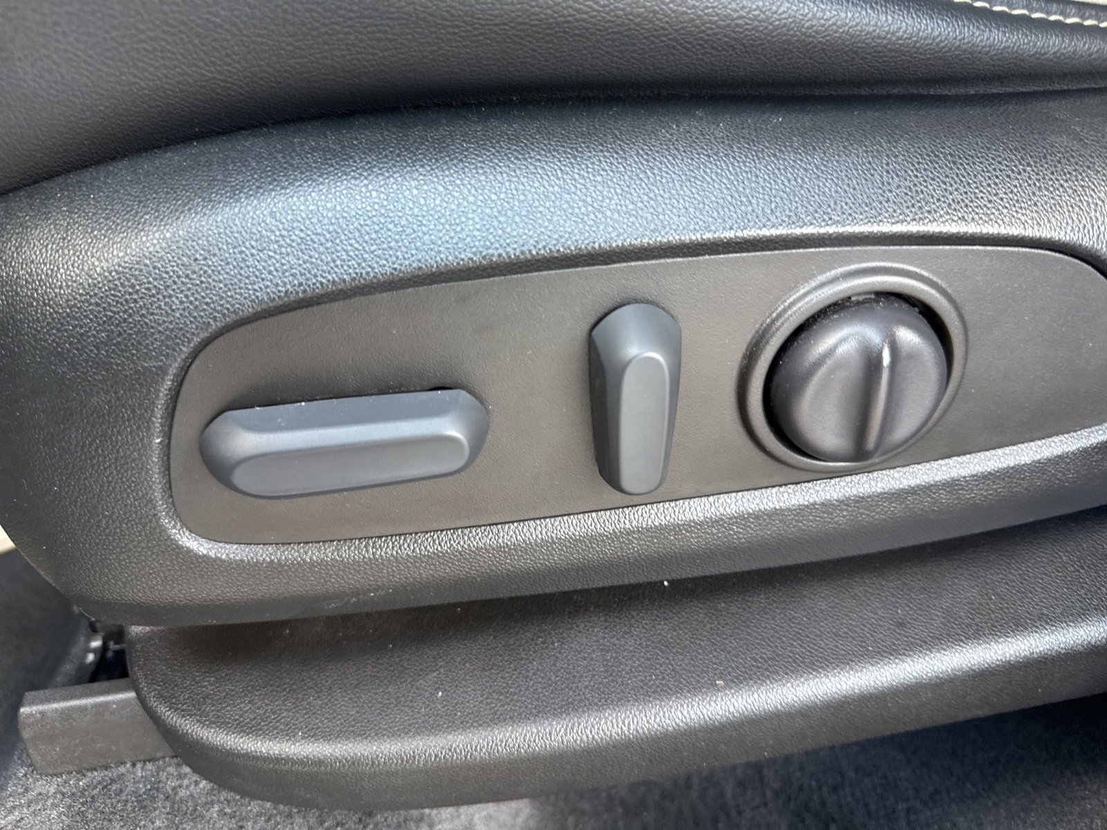 Used 2022 Chevrolet Traverse Premier image 44