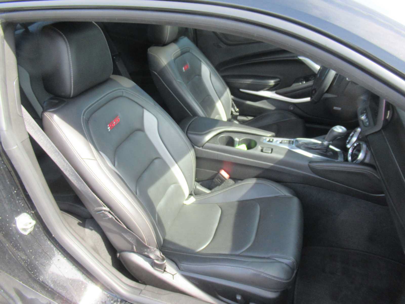 Used 2018 Chevrolet Camaro SS RWD image 15
