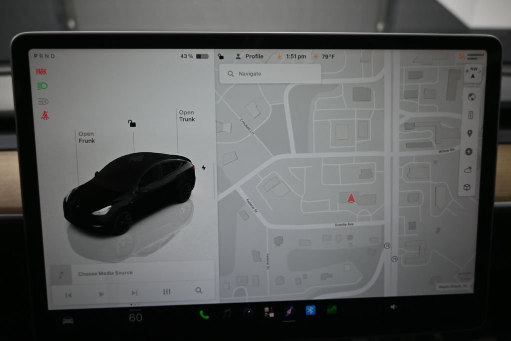 Used 2023 Tesla Model Y Long Range AWD/4WD image 12