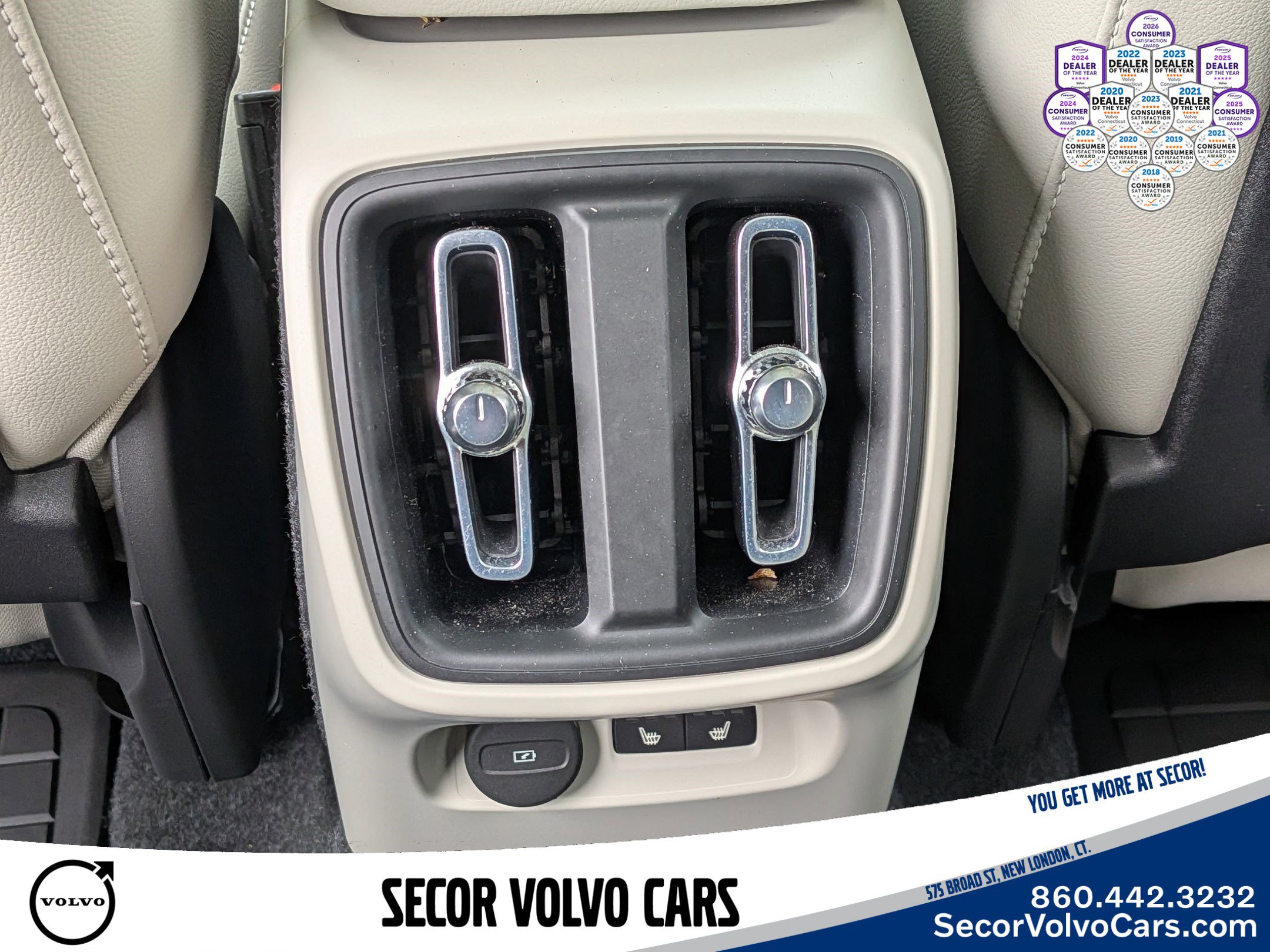 Certified 2023 Volvo XC40 B5 Plus w/ Driver Assist Package AWD/4WD image 16