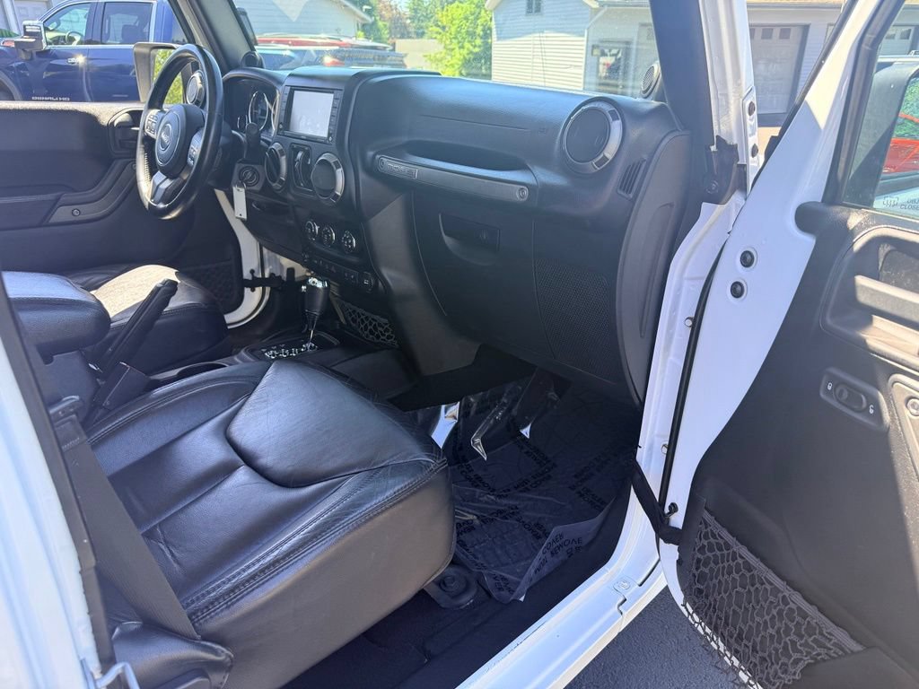 Used 2013 Jeep Wrangler Unlimited Sahara w/ Dual Top Group AWD/4WD image 26