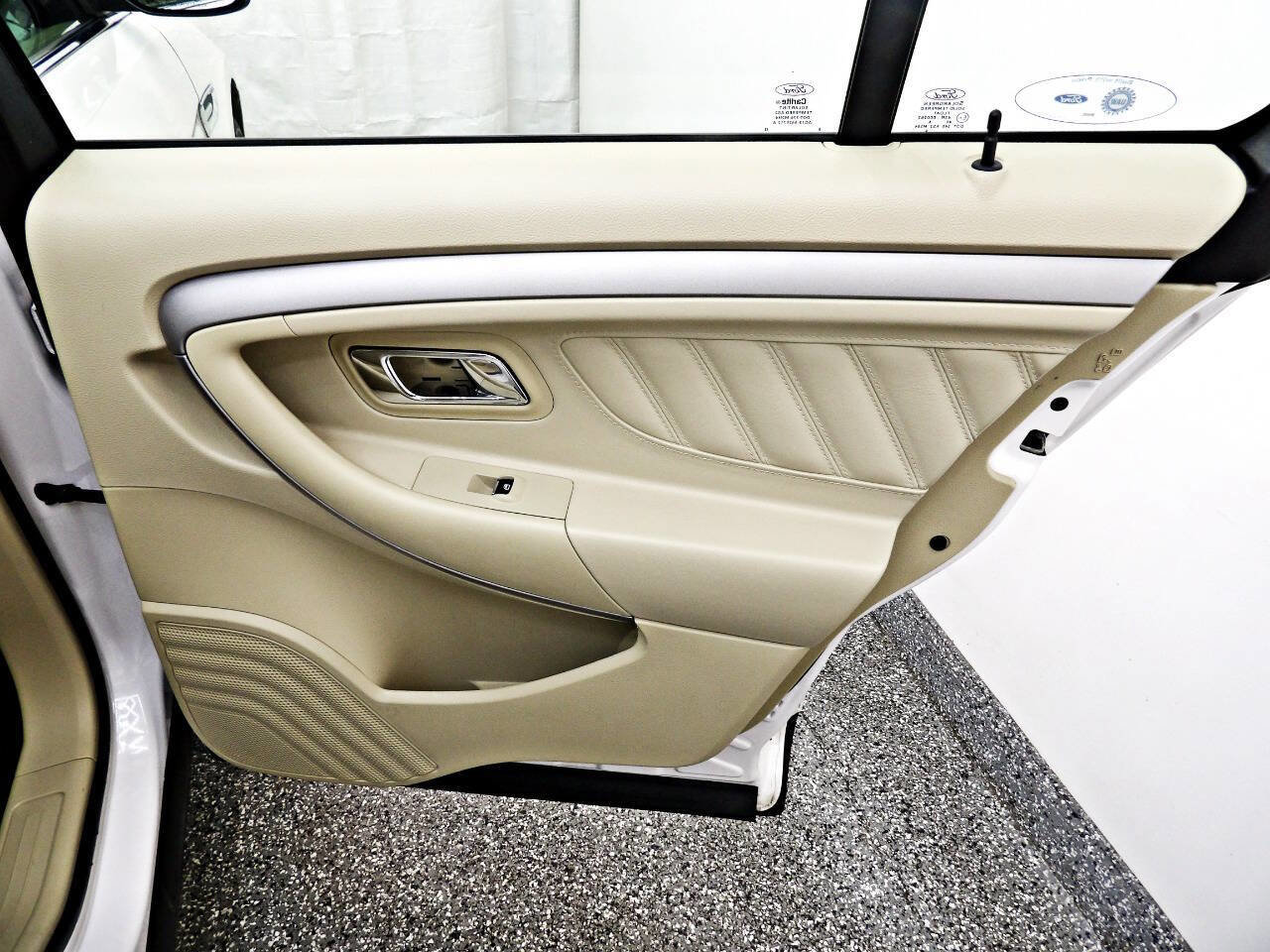 Used 2016 Ford Taurus SEL w/ Equipment Group 201A image 12