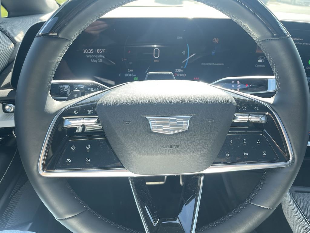 Certified 2025 Cadillac Optiq Luxury 2 w/ LPO, Floor Liner Package AWD/4WD image 10