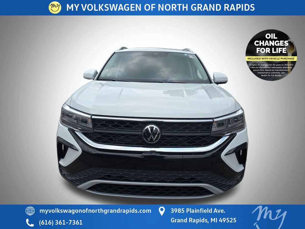 Used 2023 Volkswagen Taos SE FWD image 3