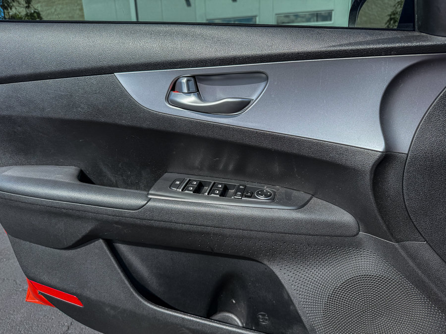 Used 2023 Kia Forte LXS FWD image 16