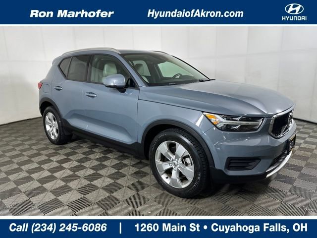 Used 2020 Volvo XC40 T5 Momentum image 1