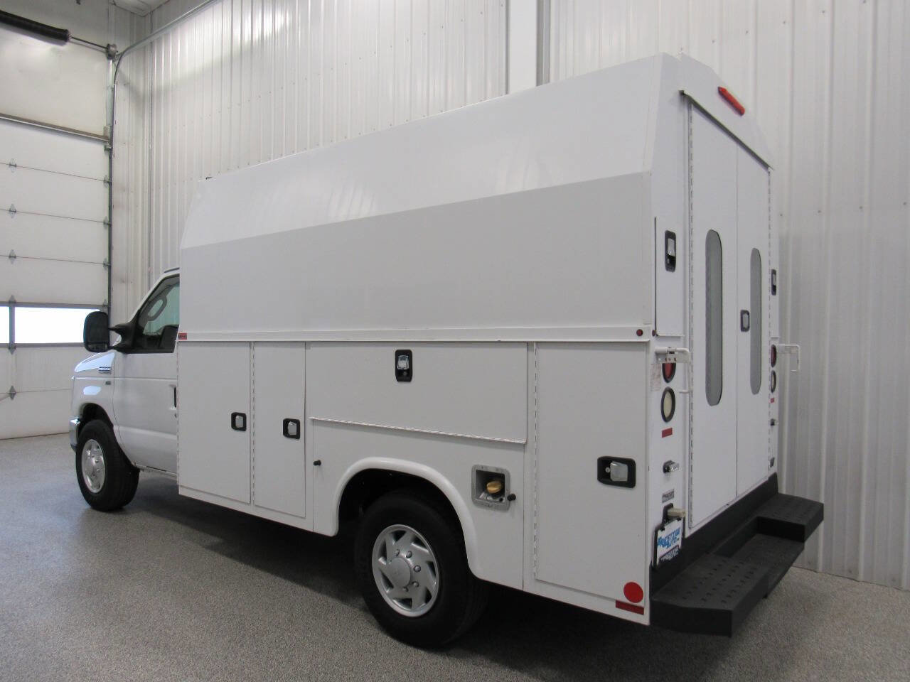 Used 2015 Ford E-350 and Econoline 350 Super Duty image 2