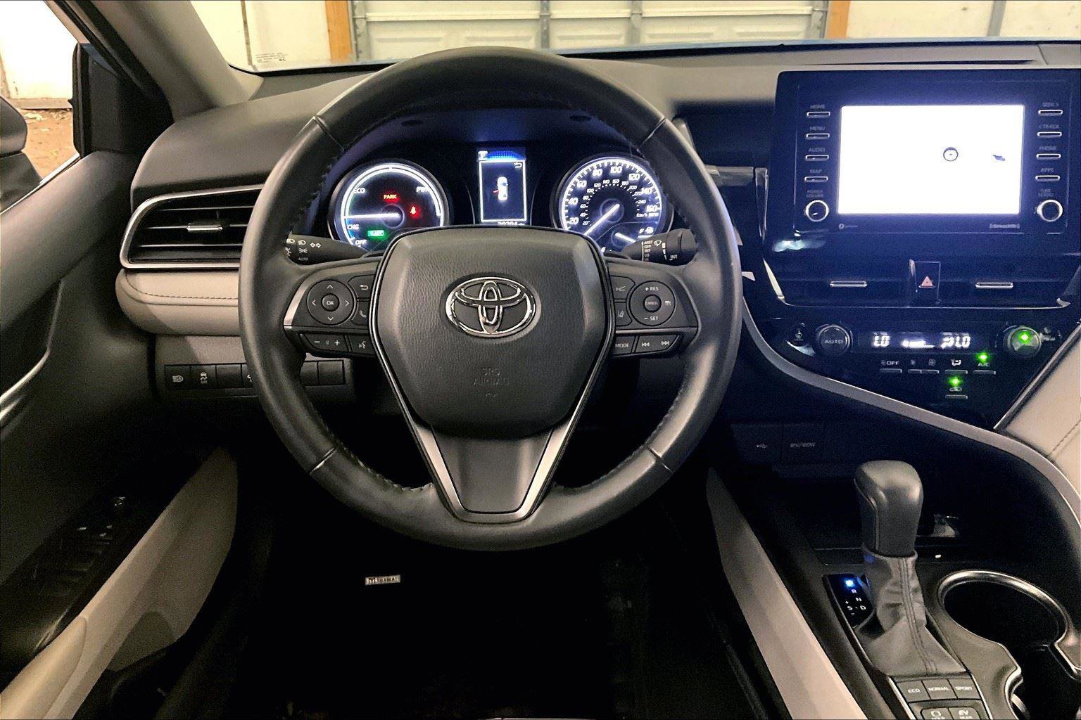 Used 2023 Toyota Camry SE image 5