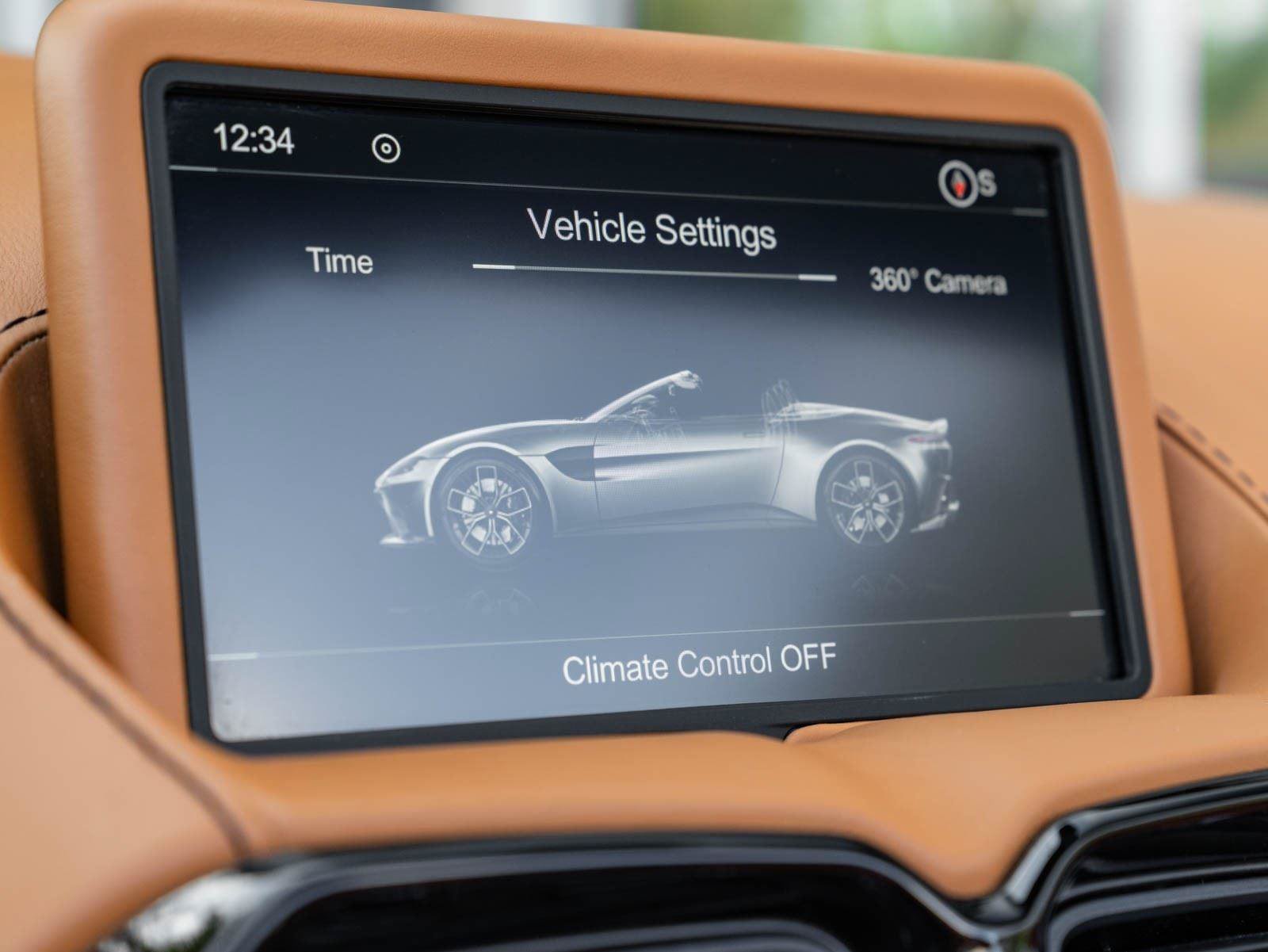 Used 2021 Aston Martin V8 Vantage Roadster RWD image 39