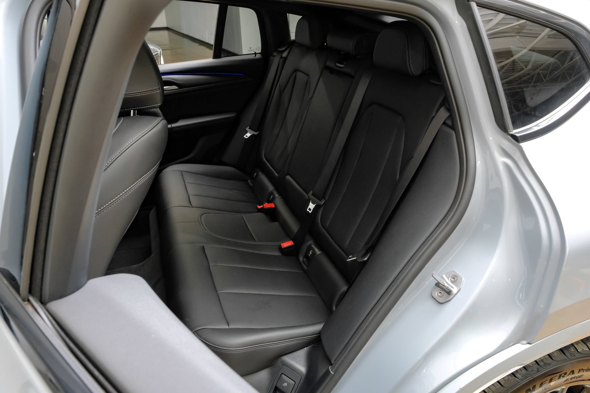 Used 2024 BMW X4 xDrive30i w/ M Sport Package AWD/4WD image 42