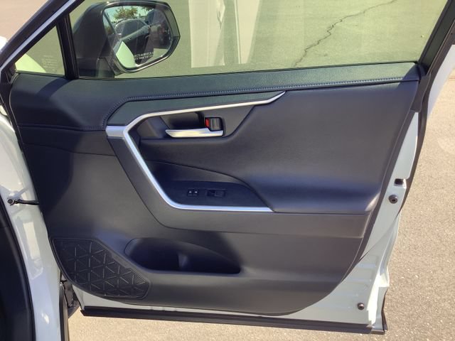 Used 2019 Toyota RAV4 XSE w/ XSE Weather Package AWD/4WD image 38