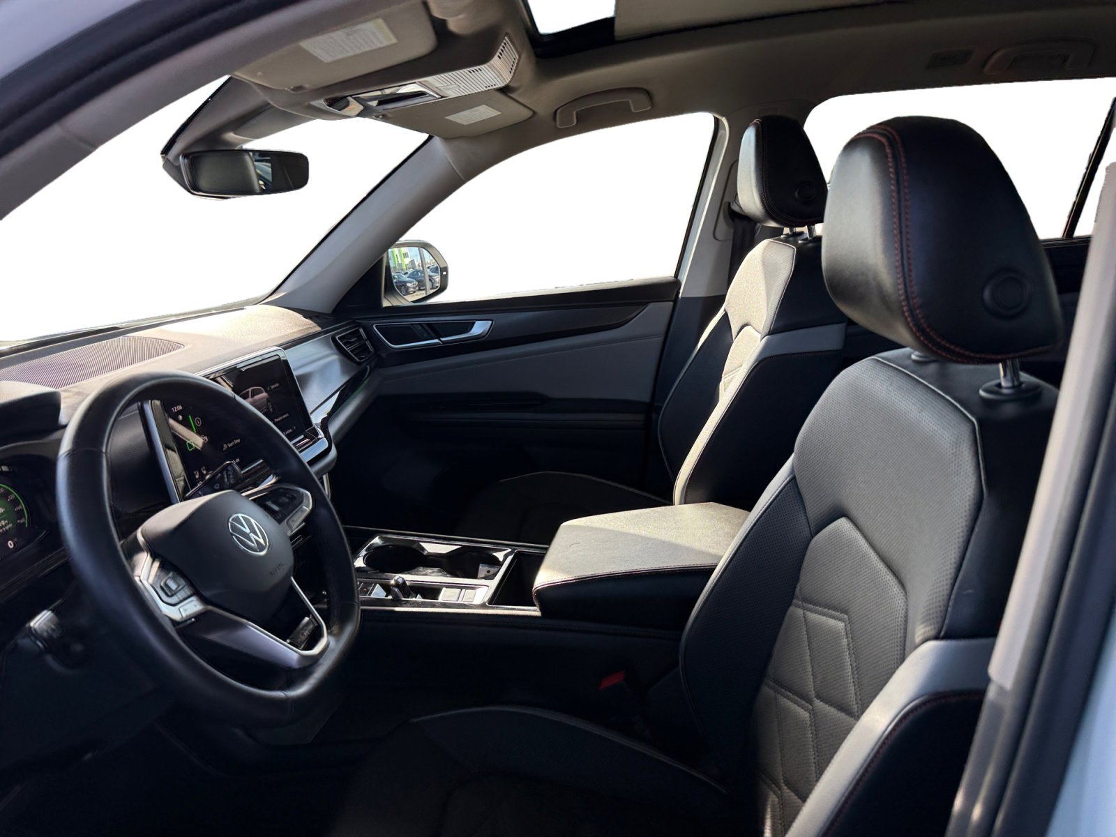 Used 2025 Volkswagen Atlas Peak Edition SE image 10