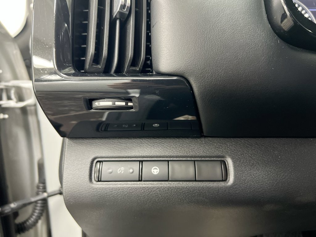 Used 2023 Nissan Pathfinder SV FWD image 18
