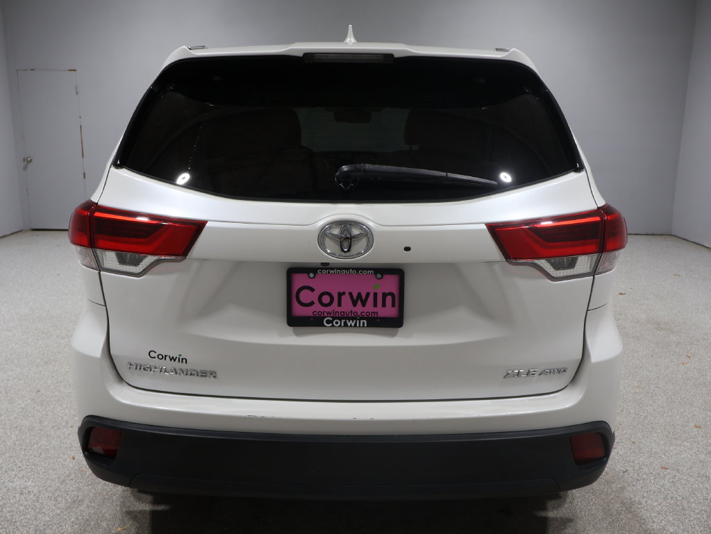 Used 2018 Toyota Highlander XLE AWD/4WD image 3