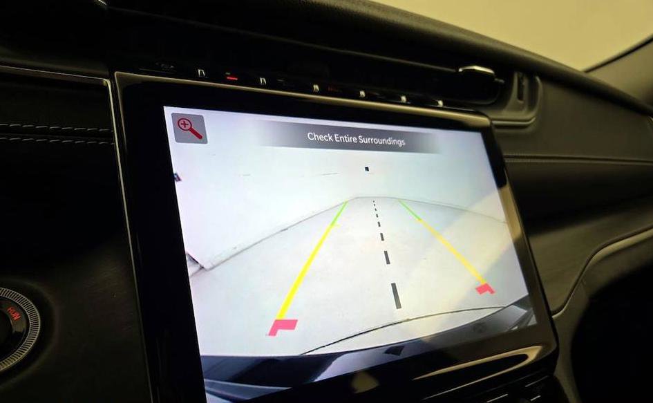 Used 2023 Jeep Grand Cherokee Limited AWD/4WD image 11