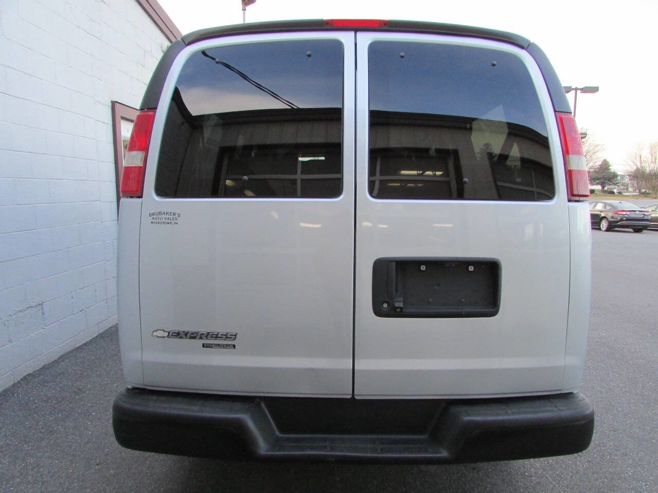 Used 2016 Chevrolet Express 2500 LS RWD image 3