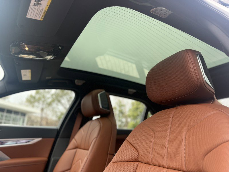 New 2026 BMW 750e xDrive w/ Executive Package image 19