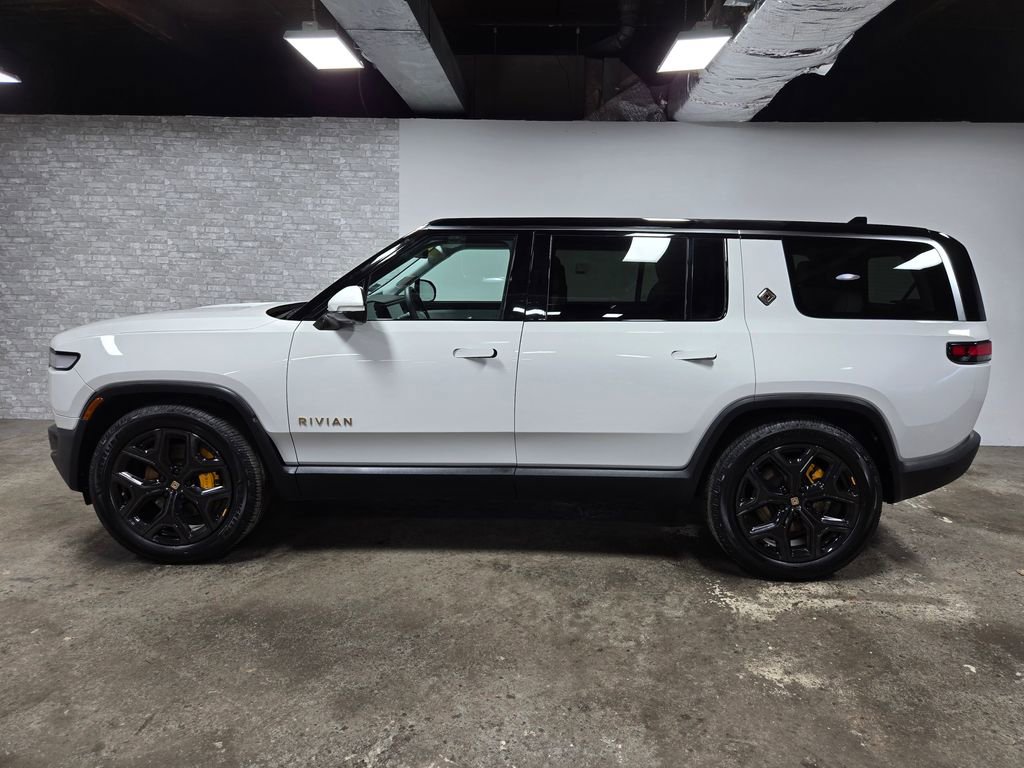 Used 2023 Rivian R1S Launch Edition image 2