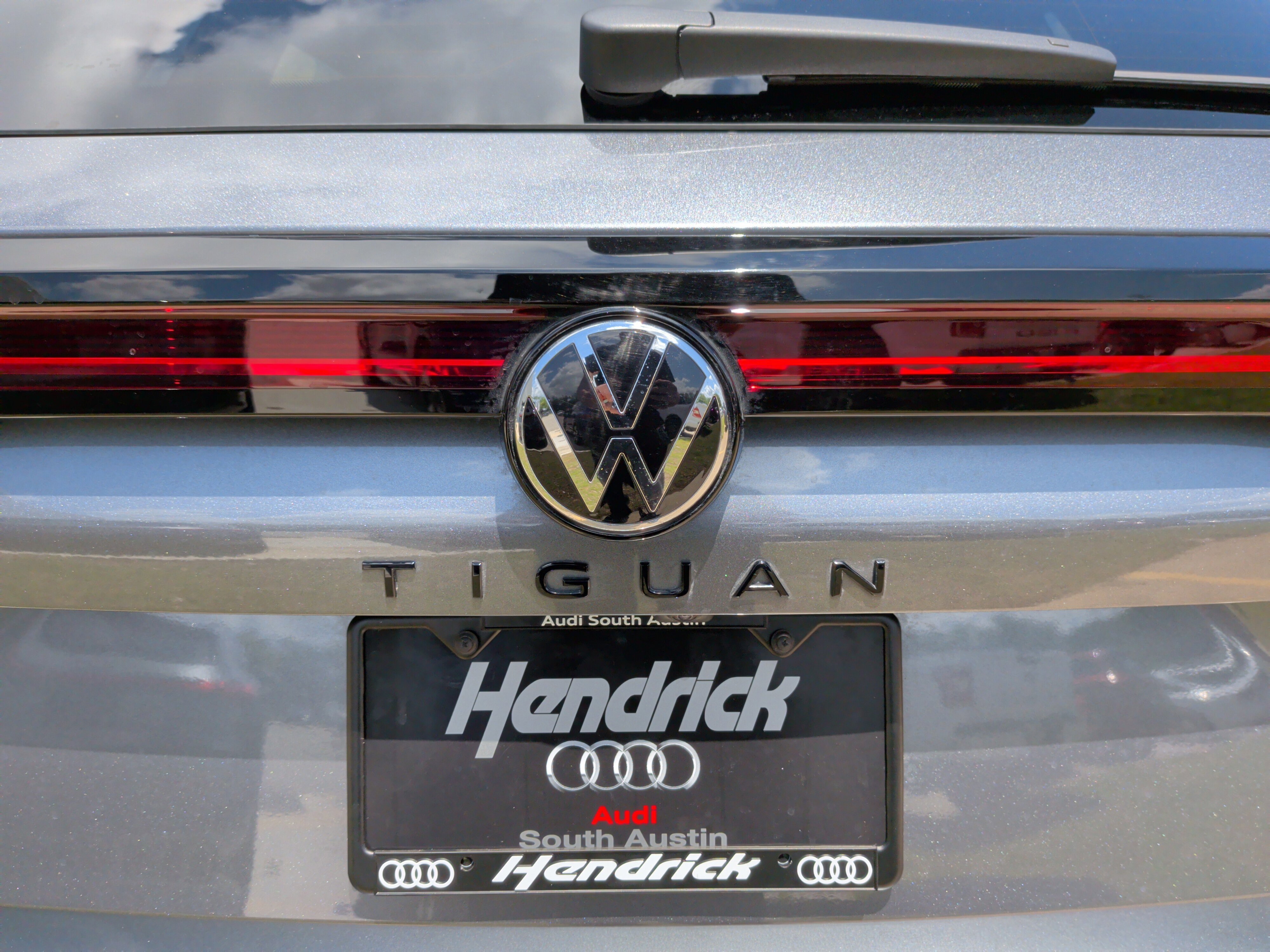 Used 2025 Volkswagen Tiguan SE R-Line AWD/4WD image 39