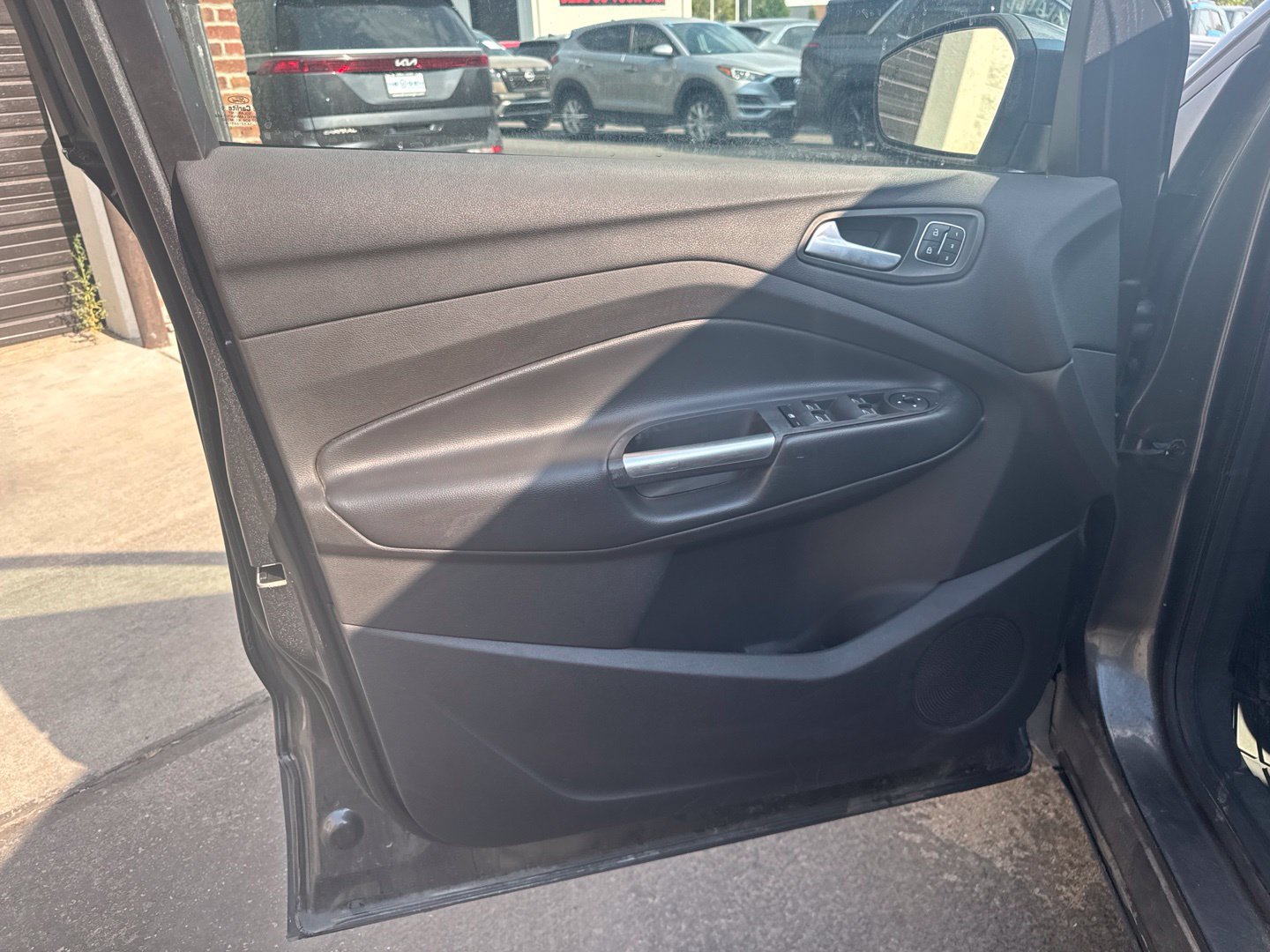 Used 2019 Ford Escape Titanium AWD/4WD image 18