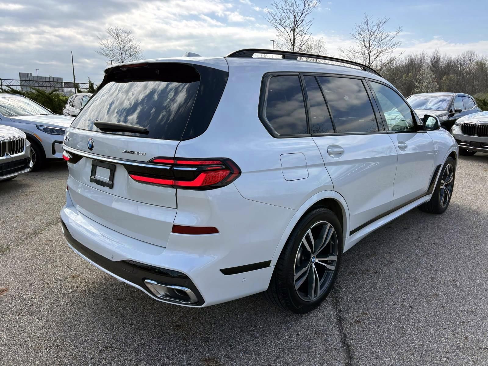 Used 2023 BMW X7 xDrive40i w/ M Sport Package image 5