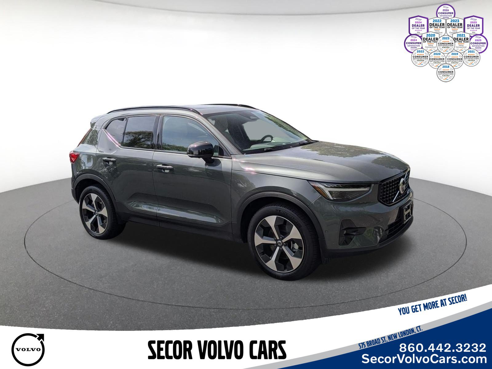 Certified 2026 Volvo XC40 B5 Plus AWD/4WD image 3