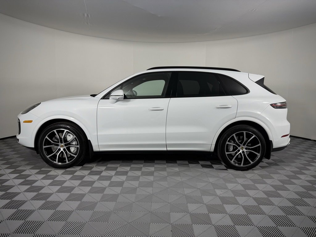 Used 2022 Porsche Cayenne Turbo image 2