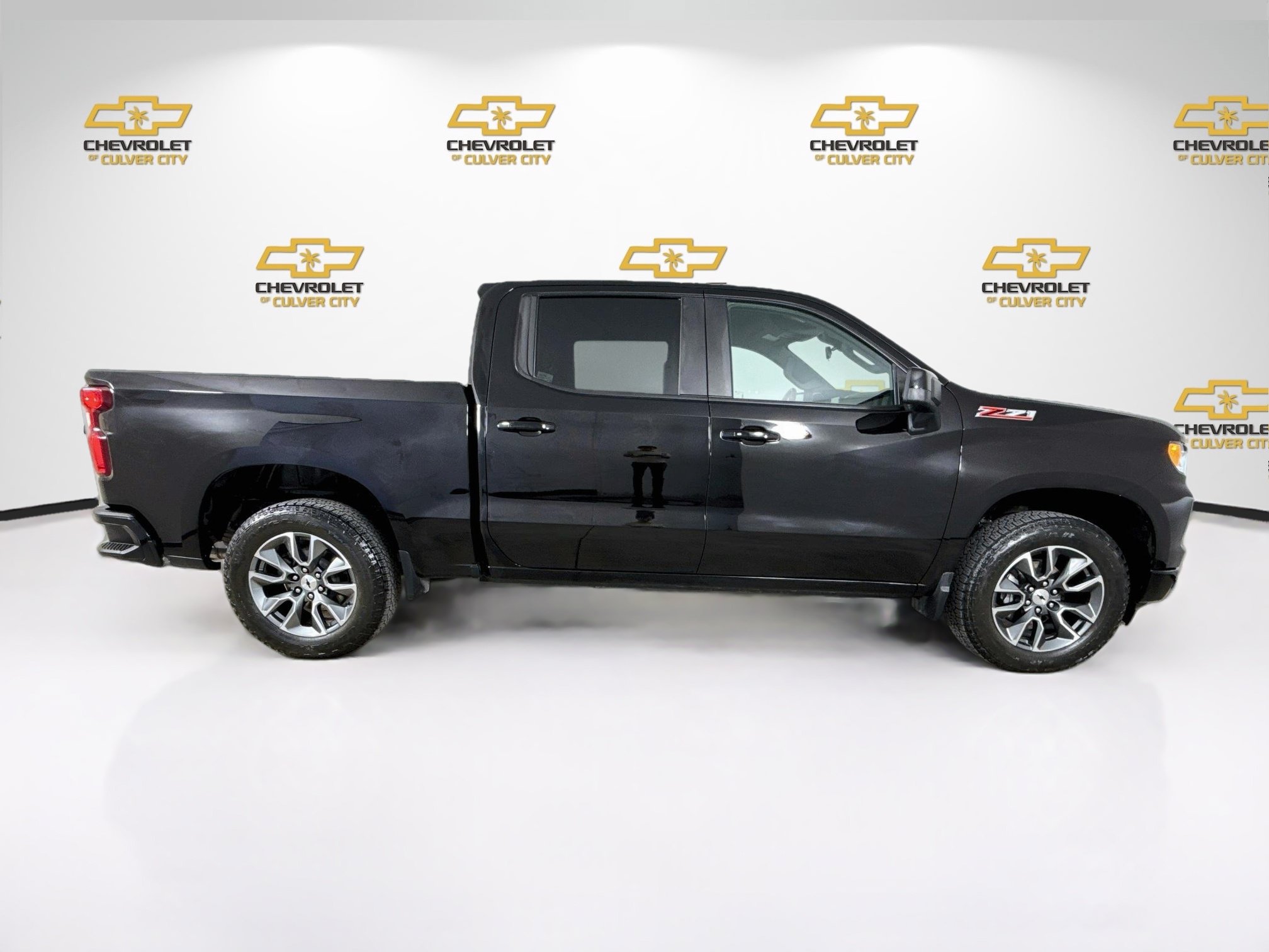 Used 2024 Chevrolet Silverado 1500 RST w/ Z71 Off-Road Package AWD/4WD image 9
