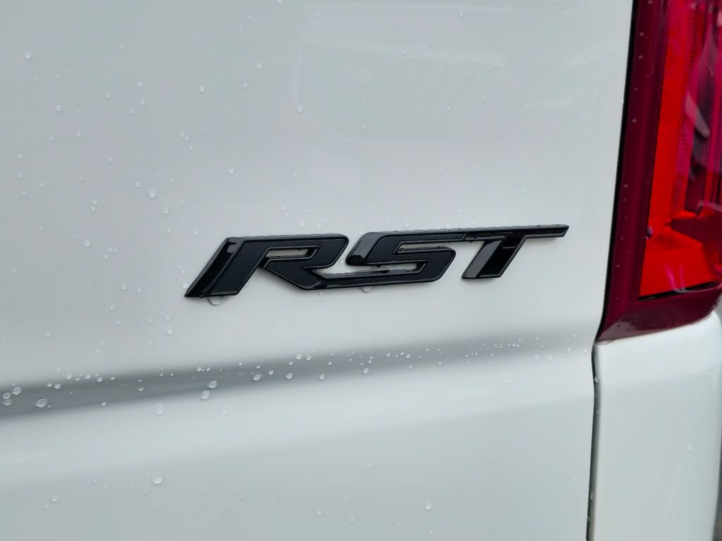 Certified 2022 Chevrolet Silverado 1500 RST w/ Redline Edition AWD/4WD image 35