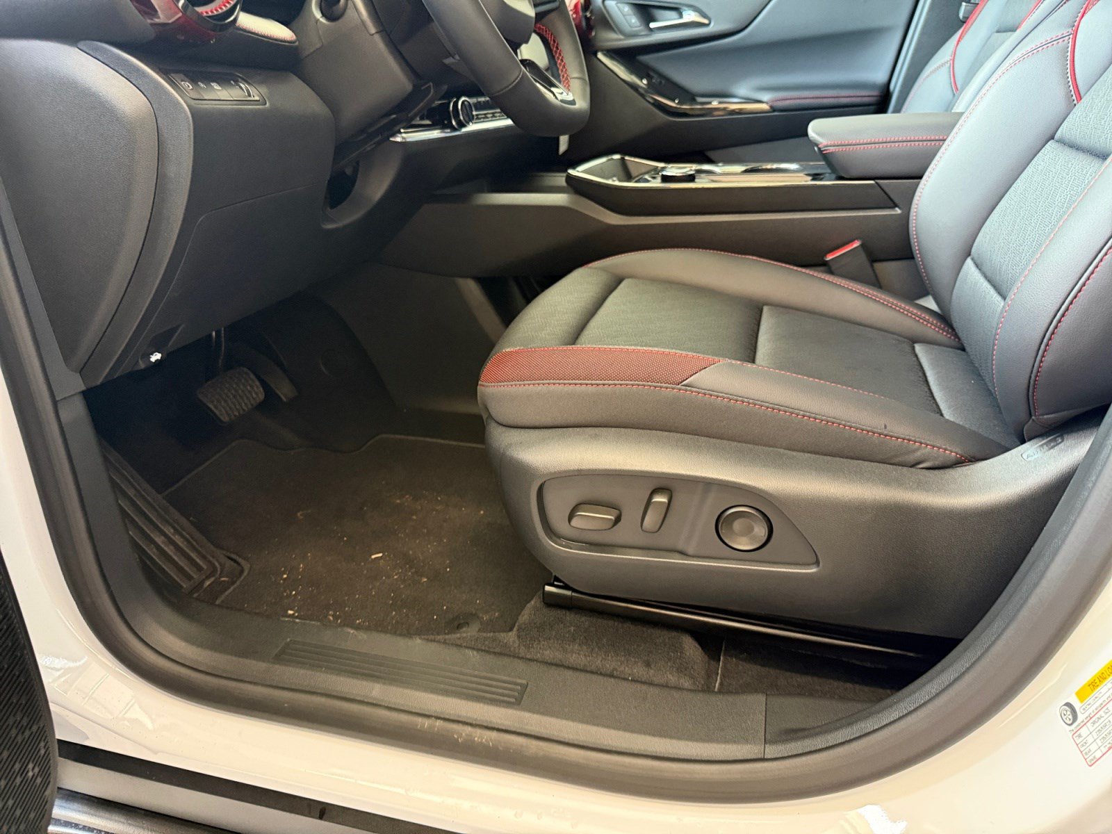 New 2027 Chevrolet Equinox RS w/ Safety and Technology Package FWD image 11