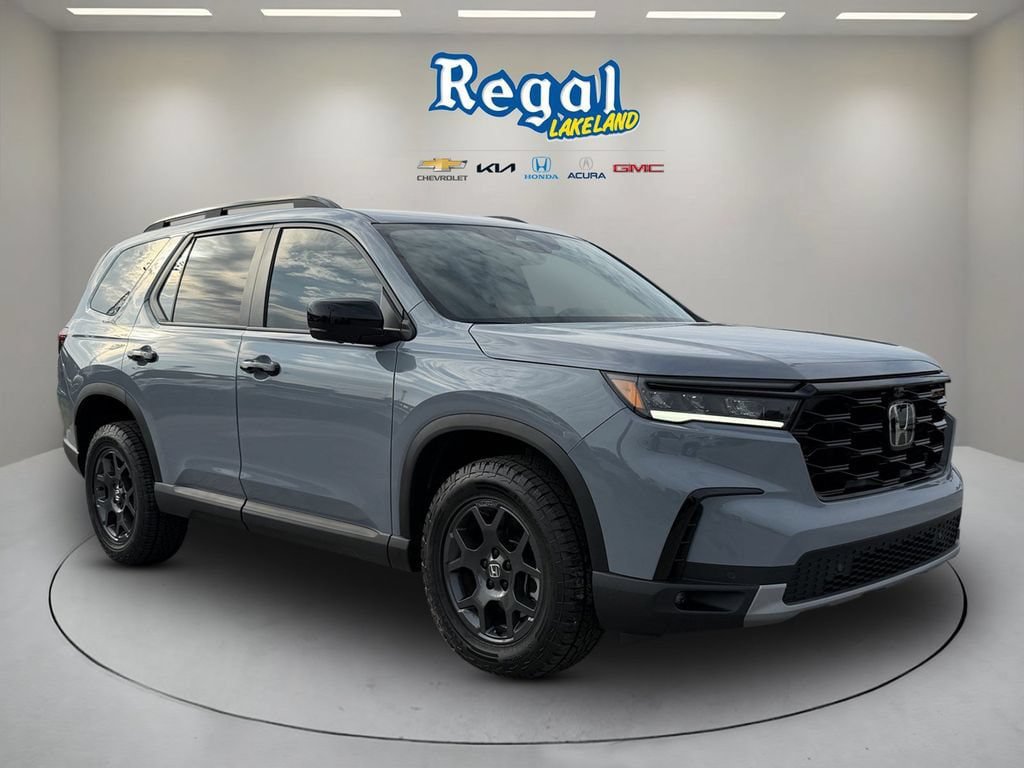 Used 2025 Honda Pilot TrailSport image 1
