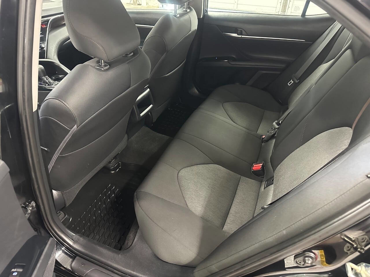 Used 2018 Toyota Camry LE image 30