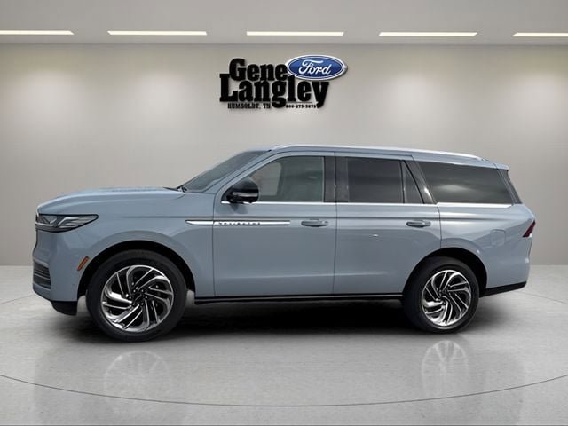 Used 2025 Lincoln Navigator Reserve AWD/4WD image 2