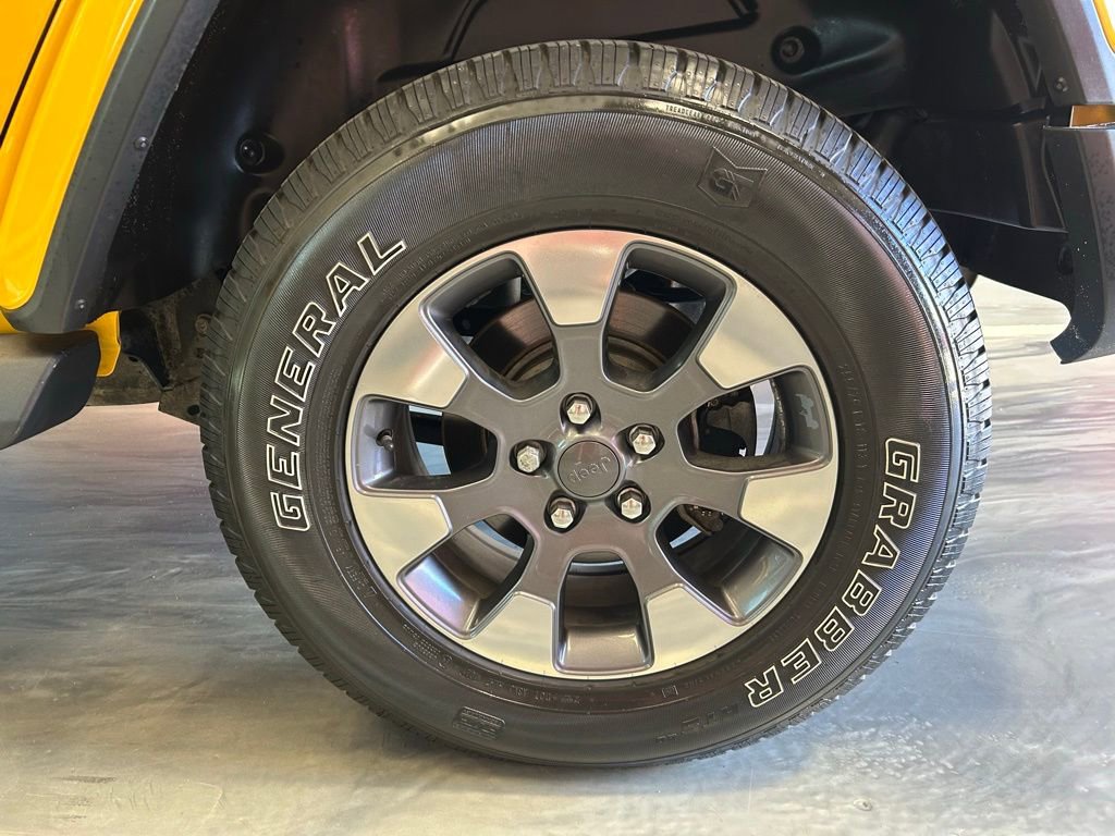 Used 2019 Jeep Wrangler Unlimited Sahara w/ Dual Top Group image 22