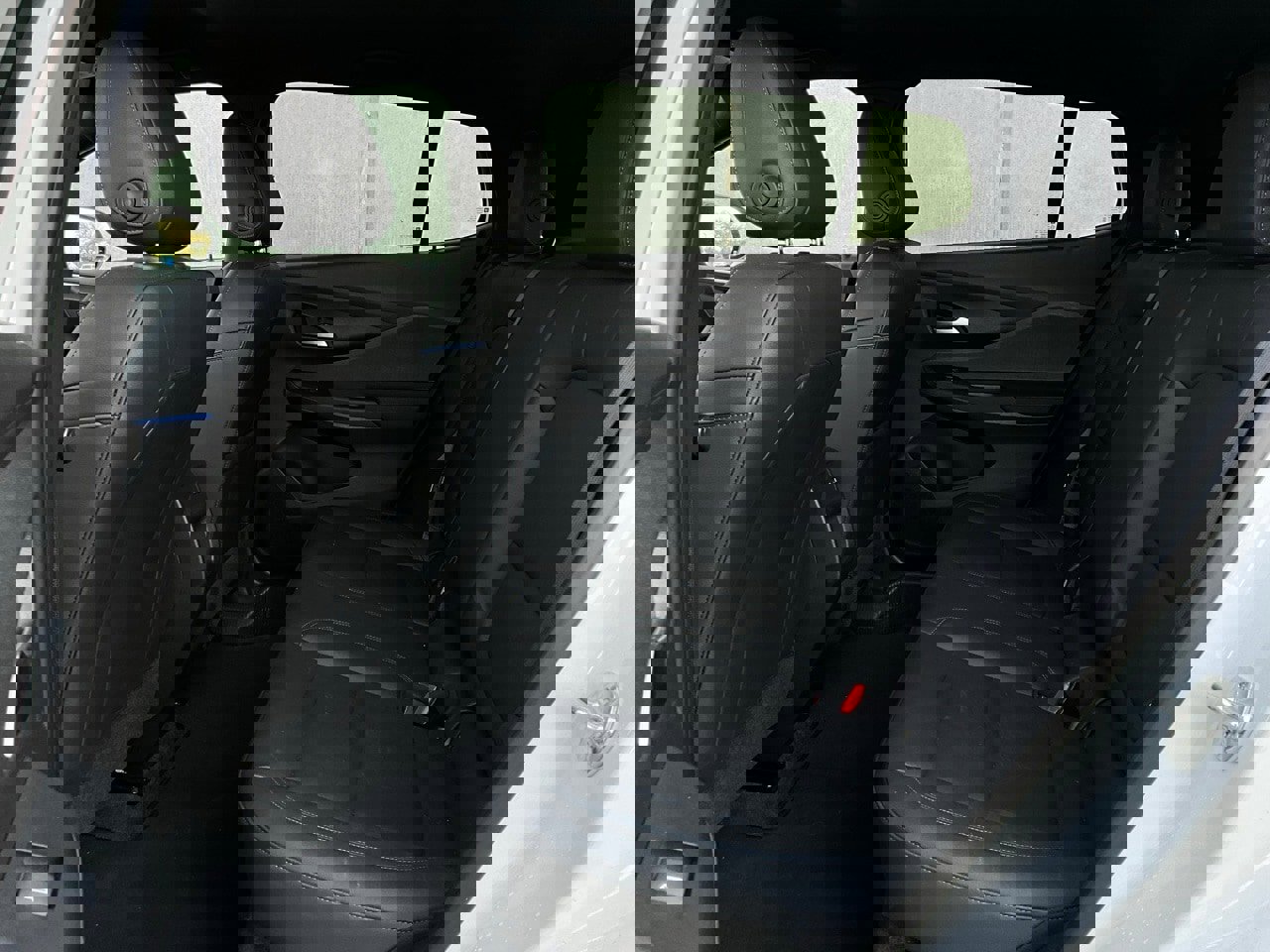 Used 2025 Buick Envista Sport Touring image 10