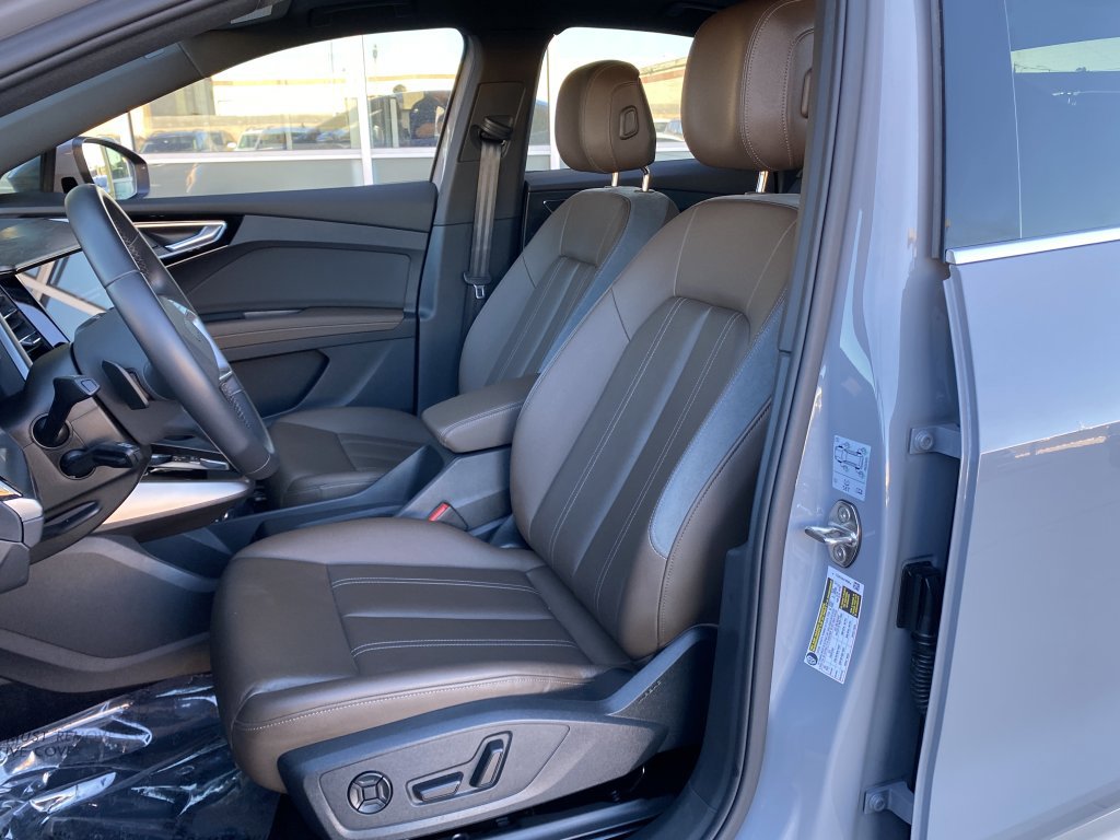 Used 2023 Audi Q4 e-tron Prestige image 13