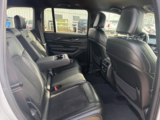 Used 2024 Jeep Grand Cherokee Altitude image 8