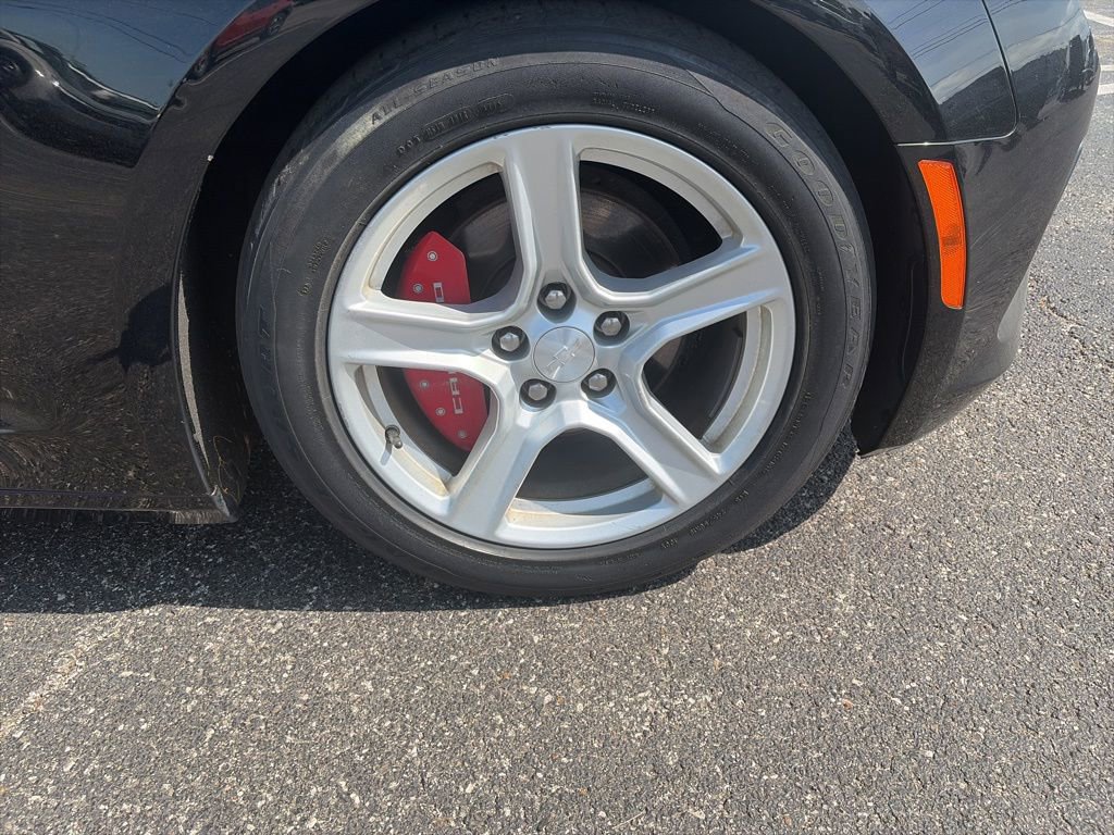 Used 2016 Chevrolet Camaro LT RWD image 9