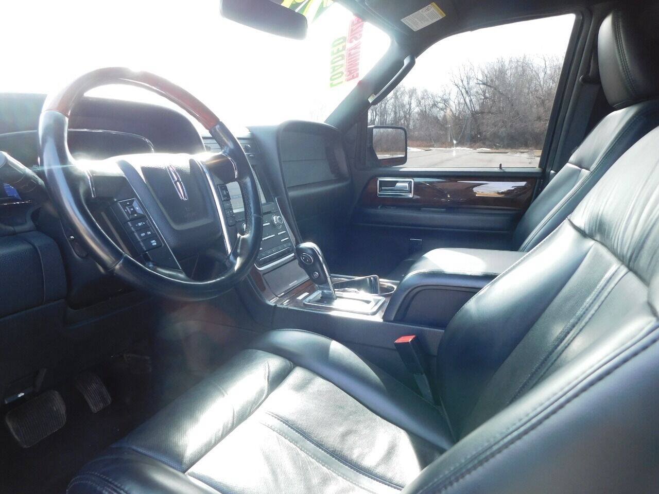 Used 2017 Lincoln Navigator L Select AWD/4WD image 10