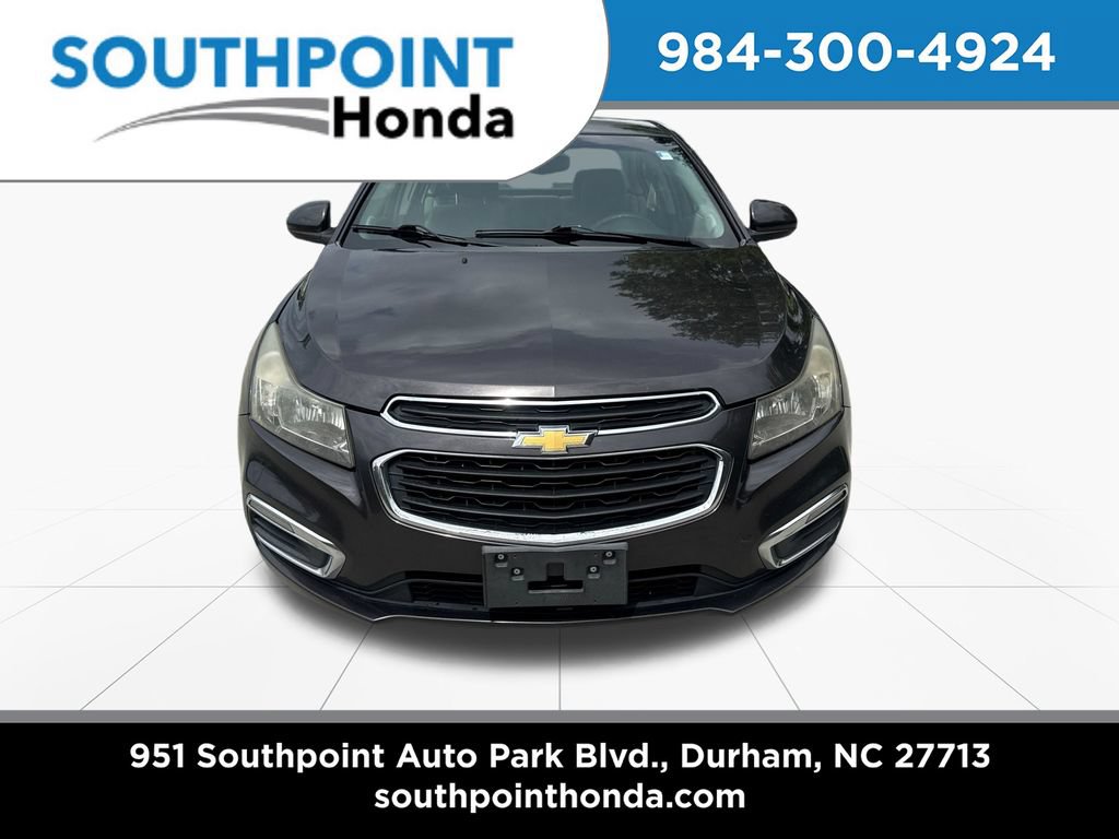 Used 2015 Chevrolet Cruze LT w/ Technology Package FWD image 2