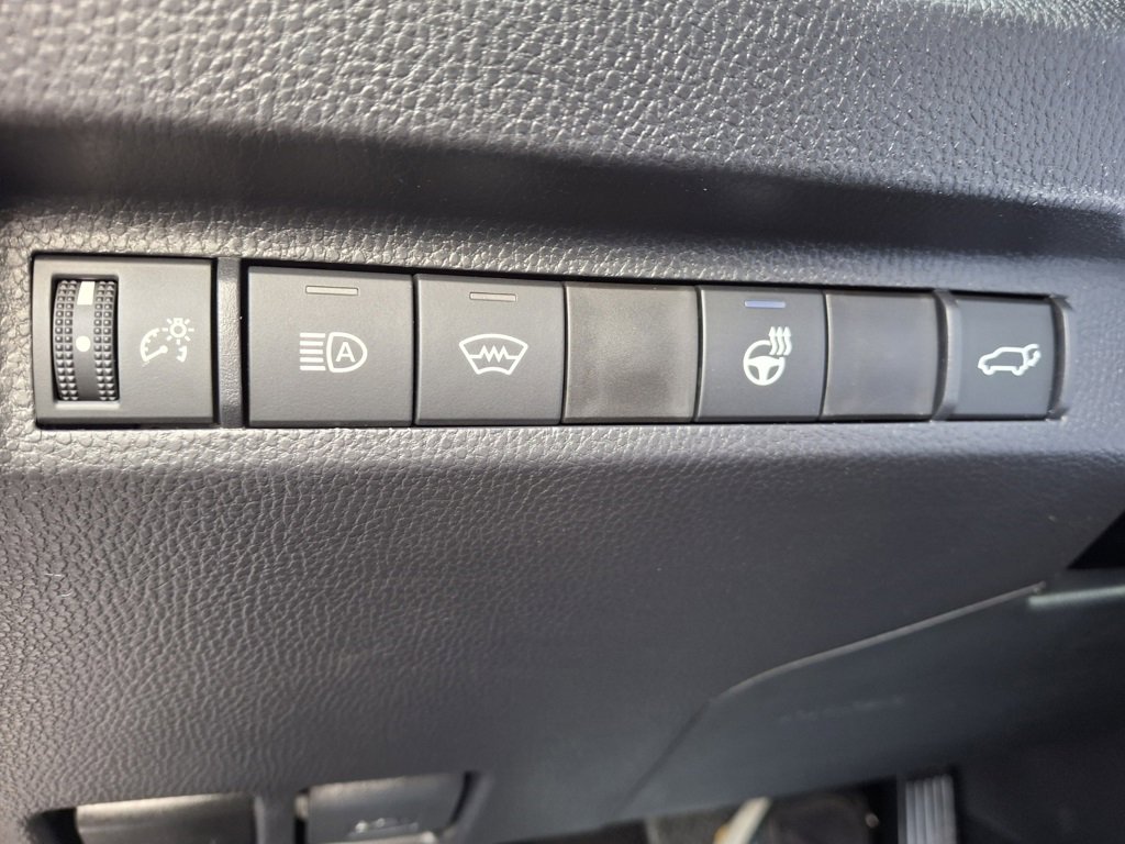 Used 2025 Toyota RAV4 XLE image 25