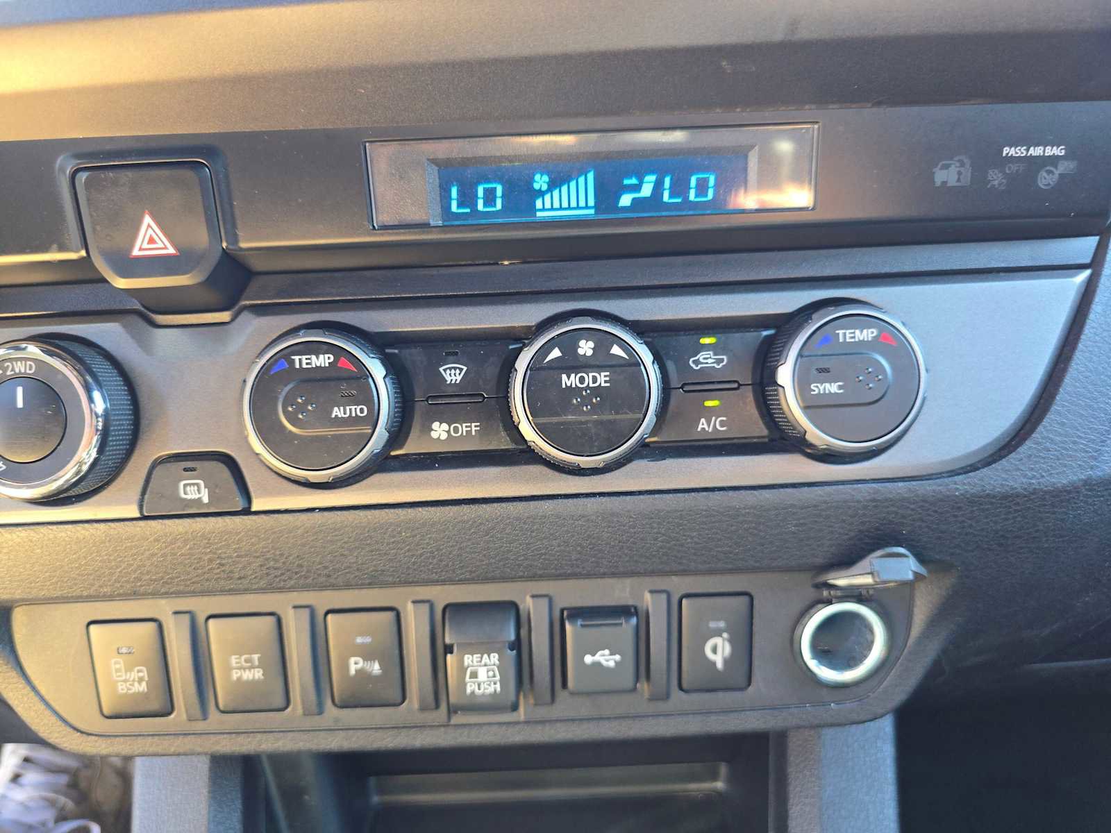 Used 2022 Toyota Tacoma TRD Off-Road image 27