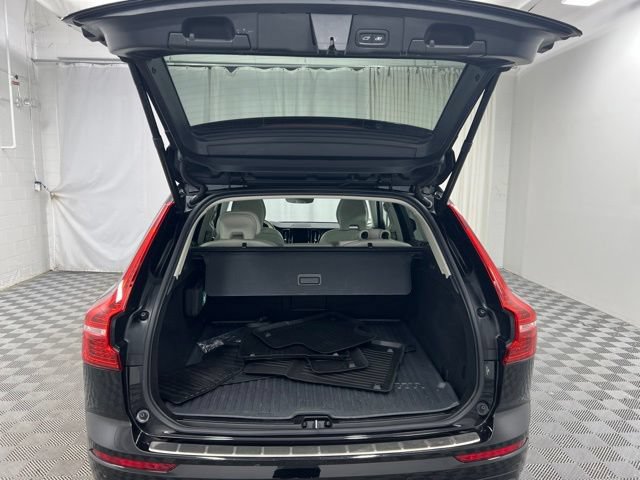 Used 2024 Volvo XC60 B5 Core w/ Protection Package Premier AWD/4WD image 8
