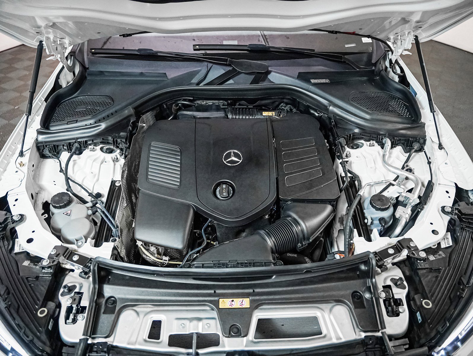 Certified 2024 Mercedes-Benz GLC 300 image 4